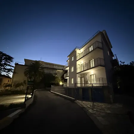 Cristallo Apartment